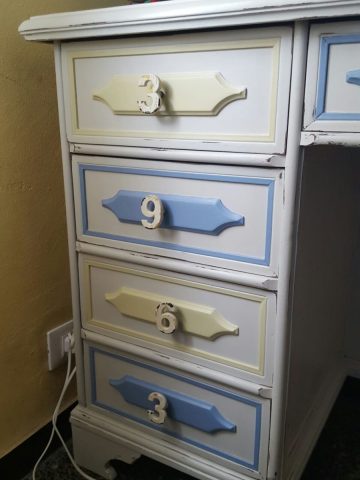 SCRITTORIO - Restyling, particolare dei cassetti laterali