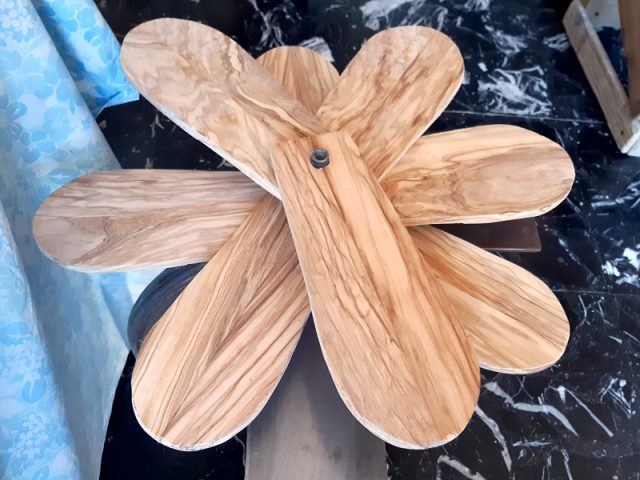 progettazione intenri assemblaggio di tavolino per sala