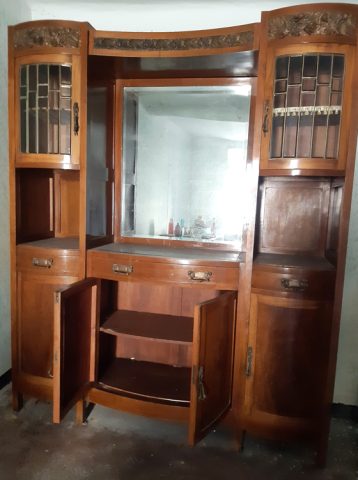 Stato originale della parete - prima di essere decorata ospitava il mobile fotografato