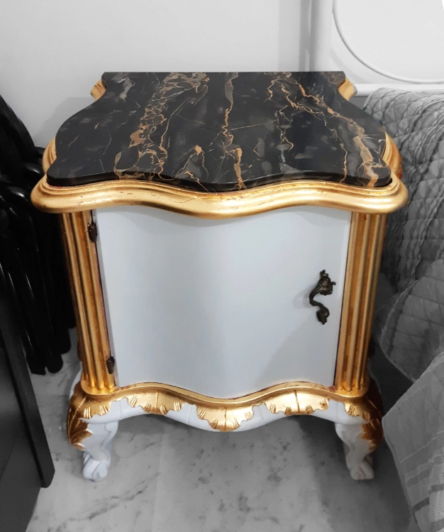 Restyling di comodino con tecnica della doratura