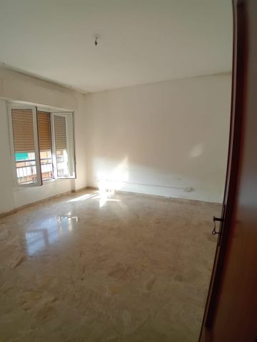 Foto 5 - Vista della camera da letto prima dell'intervento