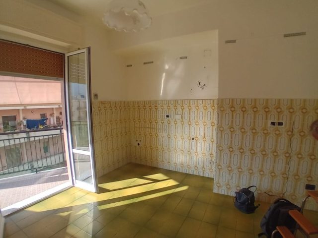 Foto 3 - Vista della cucina prima dell'intervento -Cucina lato bagno