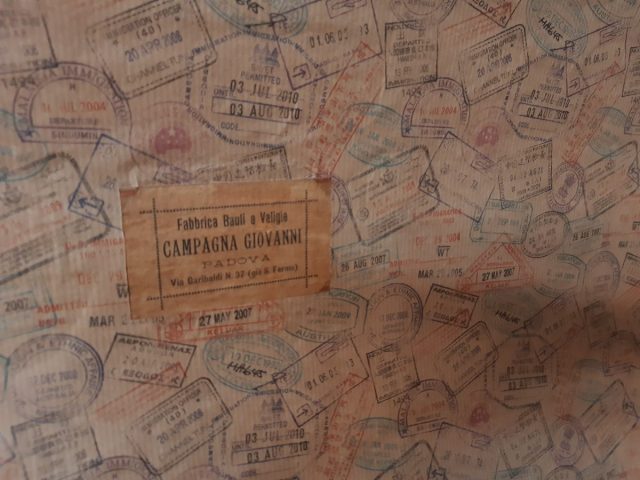 Conservazione dell'etichetta originale di provenienza Conservazione dell'etichetta originale di provenienza