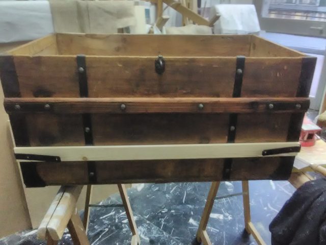 Intervento di falegnameria - Inserimento di traverso in legno mancante Intervento di falegnameria - Inserimento di traverso in legno mancante