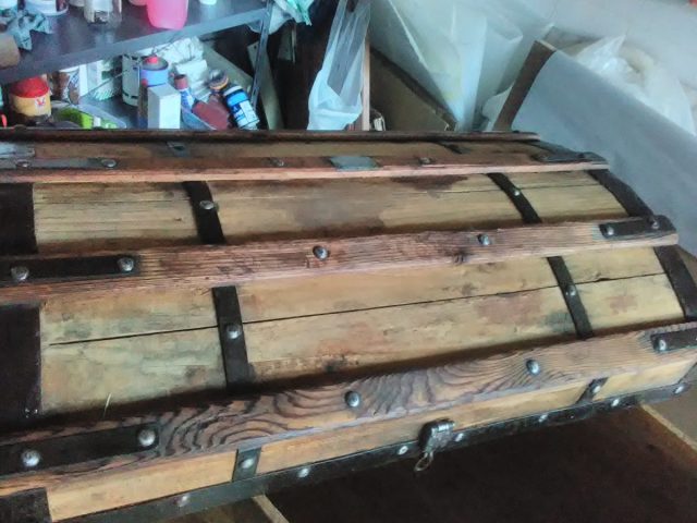 Fase di lavorazione - Pulizia di tutte le parti di legno e ferro Fase di lavorazione - Pulizia di tutte le parti di legno e ferro